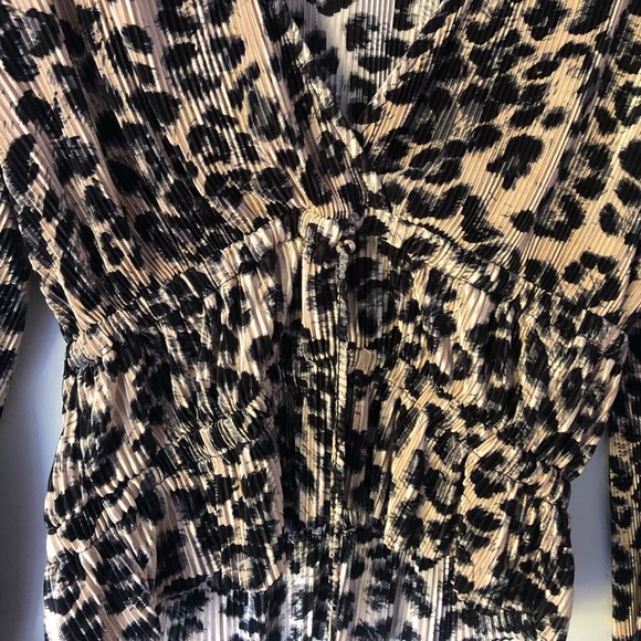 Leopard print Zara ruched long sleeve - Picture 2 of 4
